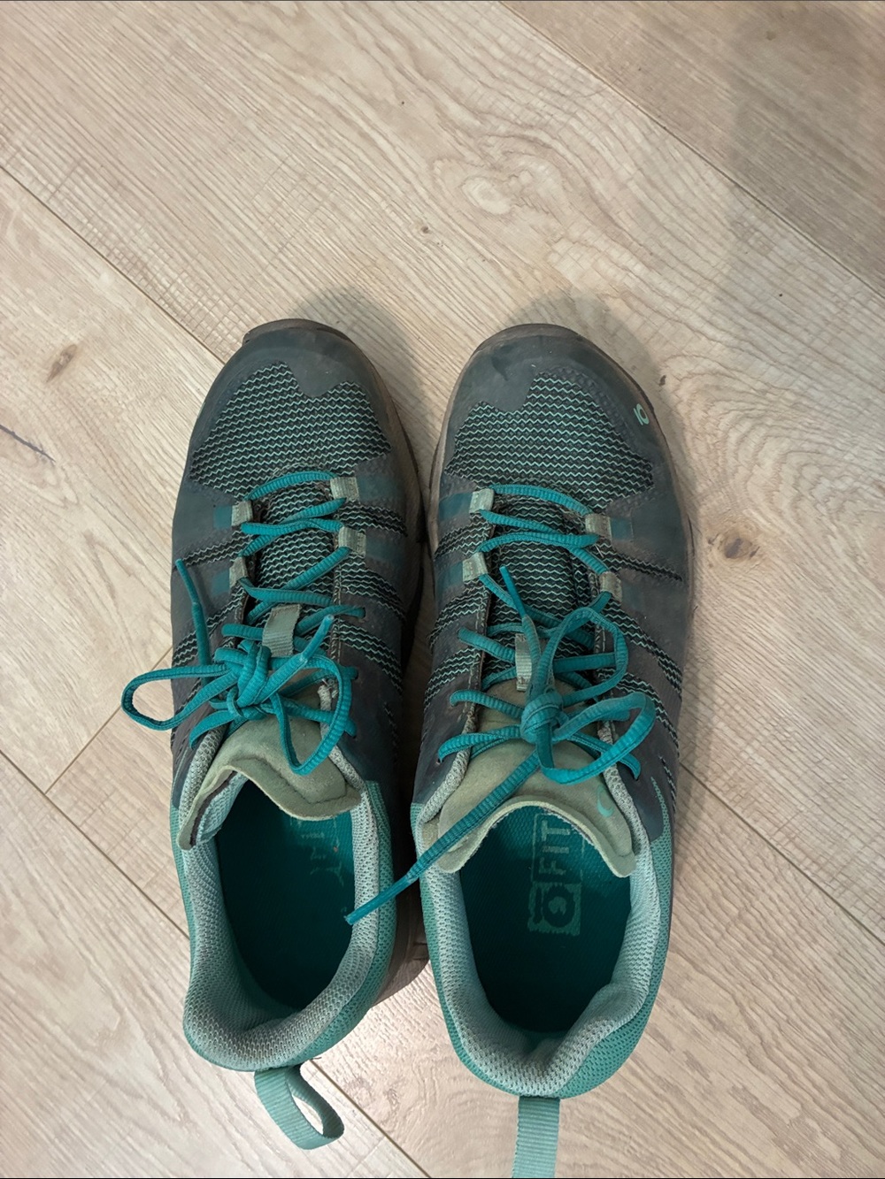 Women’s Teal Outdoor Lace-Up Sneakers size 8.5